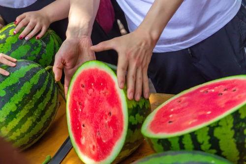 福建大学教室吃瓜