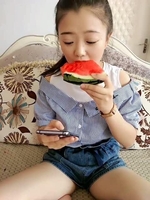 吃瓜的阿姨视频,短视频中的欢乐时光